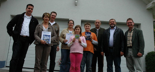 Marcus Paffrath und Petra Kleber sowie Familie Palm wurden von der NABU-Umweltgruppe Burgwald und Burgwalds Bürgermeister Adam Daume ausgezeichnet
